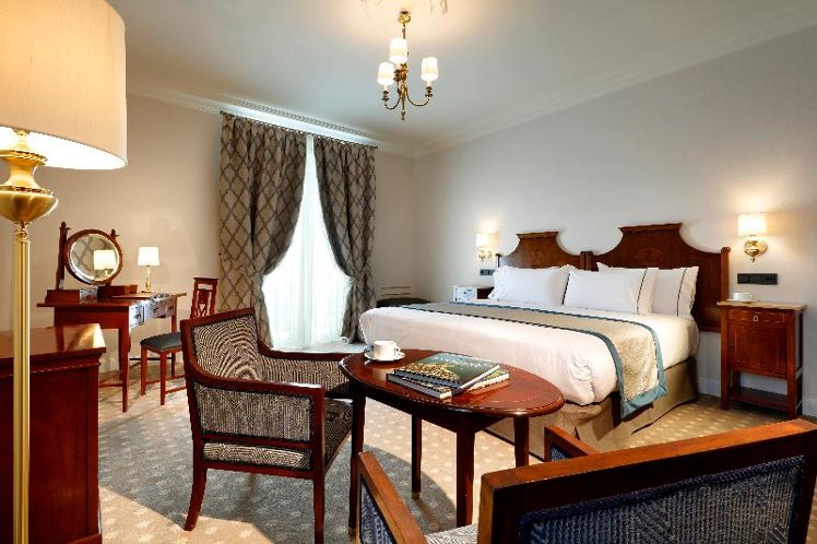 JUNIOR SUITE STANDARD Room