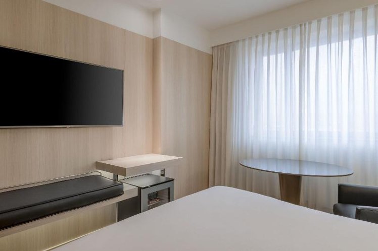 DOUBLE QUEEN SIZE BED Room