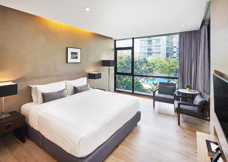 DOUBLE DELUXE POOL VIEW Room