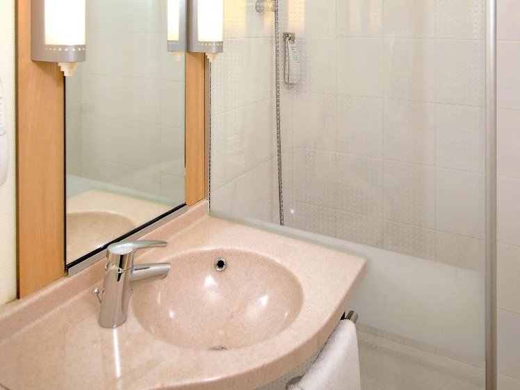 DOUBLE WITH DOUBLE BED Room
