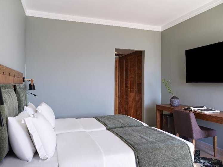 TRIPLE WITH BALCONY Room