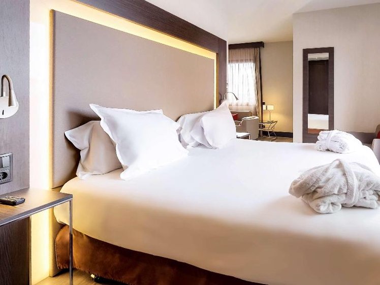 SUITE SUPERIOR KING BED Room