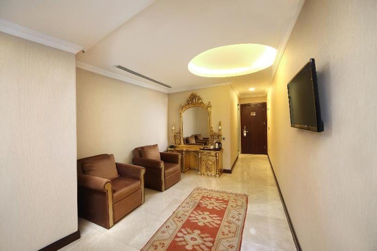 SUITE THREE BEDROOMS THREE BATHROOMS Room