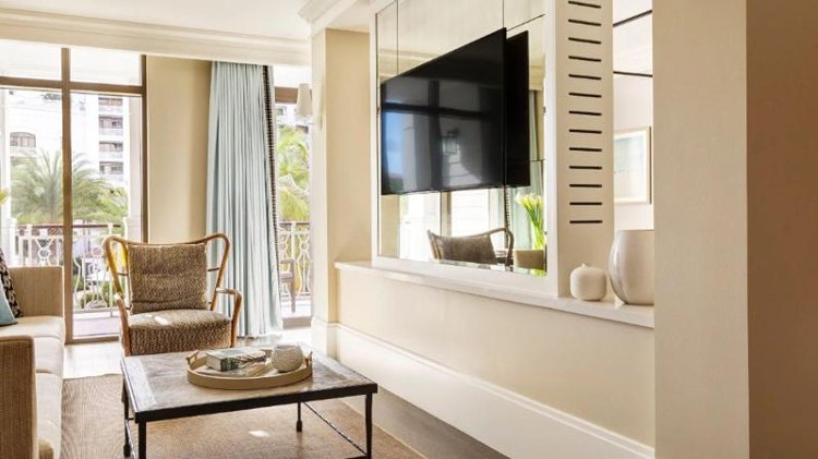 STUDIO GARDEN VIEW KING BED Room