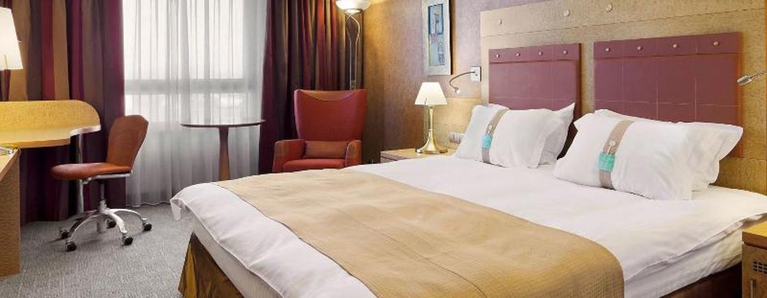 SUITE KING SIZE BED Room