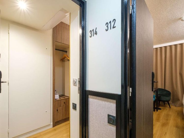 DOUBLE WITH DOUBLE BED Room