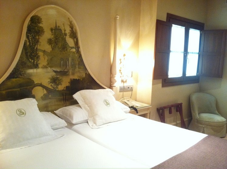 DOUBLE SINGLE USE STANDARD Room