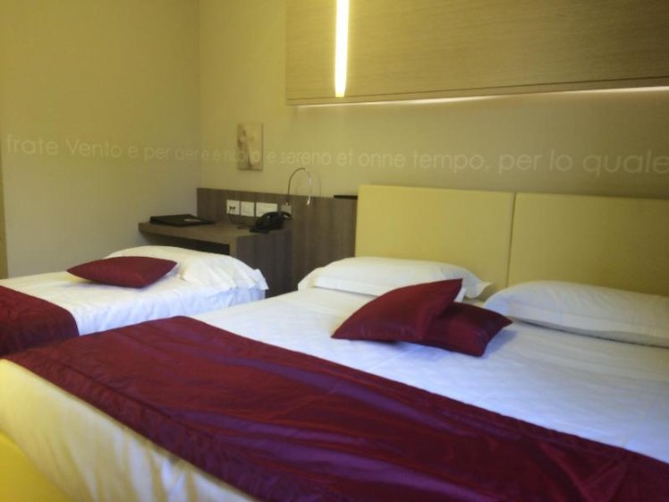 TRIPLE STANDARD Room