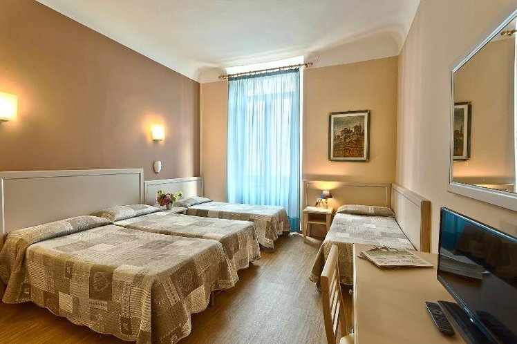 QUADRUPLE STANDARD Room