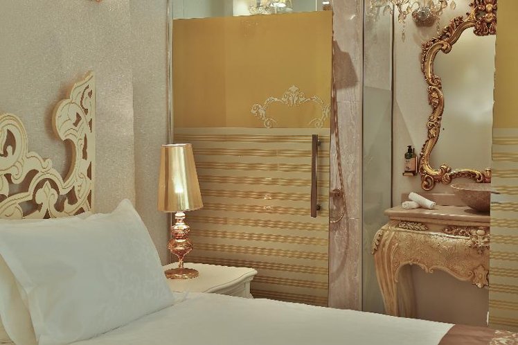 DOUBLE STANDARD Room