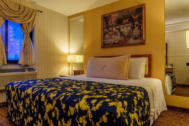 DOUBLE KING SIZE BED Room