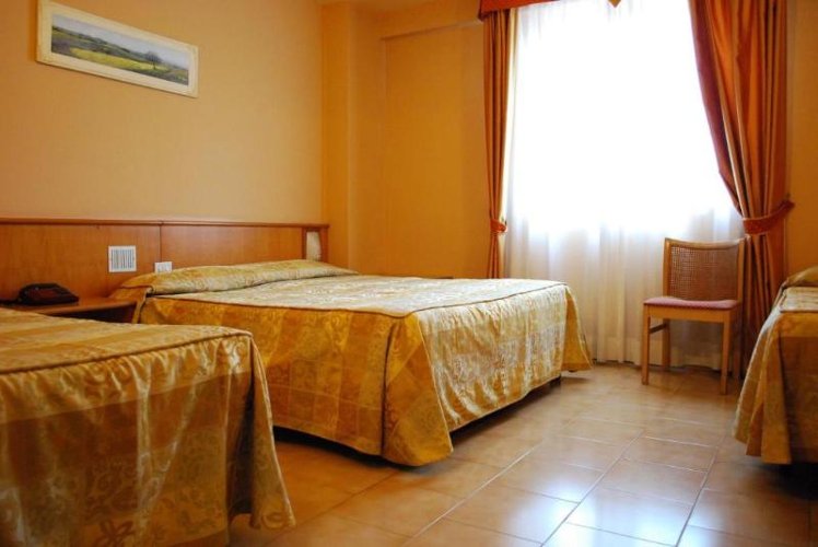 TRIPLE ECONOMY Room