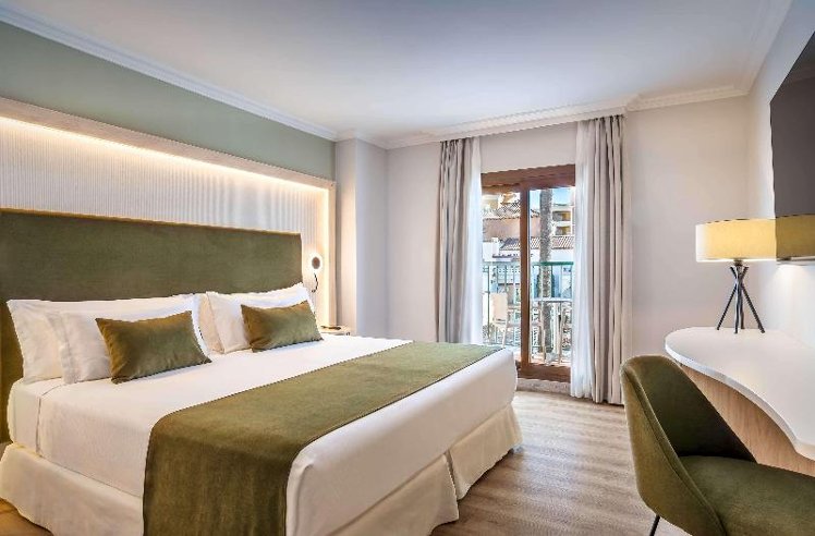 Double or Twin POOL VIEW Room