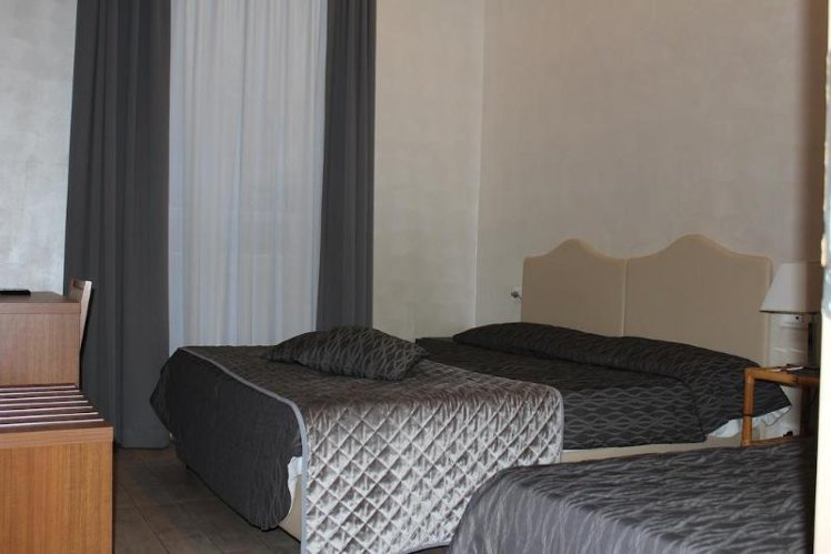 TRIPLE STANDARD Room