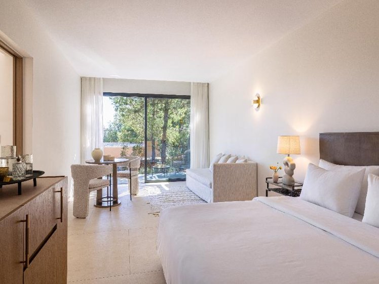 JUNIOR SUITE STANDARD Room