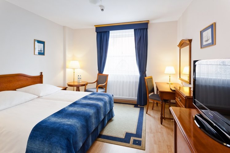 JUNIOR SUITE STANDARD Room
