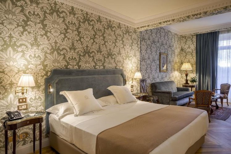JUNIOR SUITE TWO BEDS Room