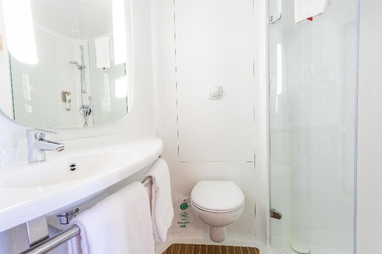DOUBLE WITH DOUBLE BED Room