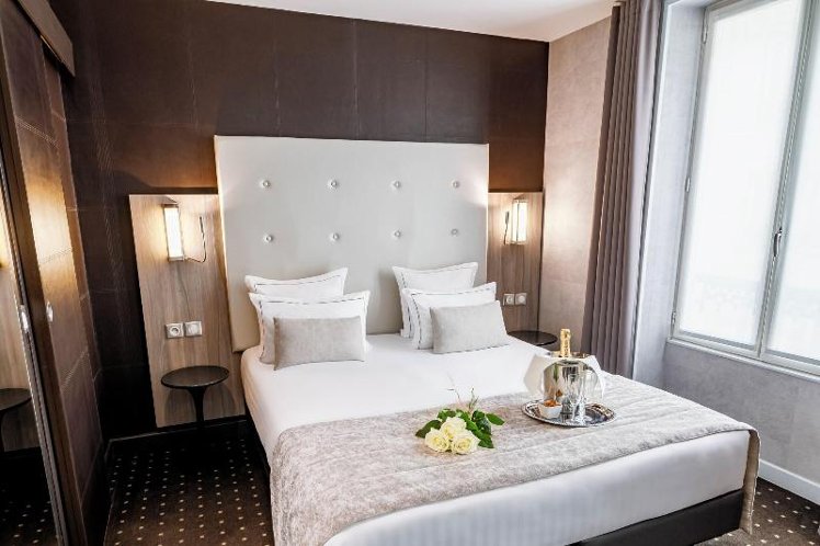 TRIPLE GRAND SUPERIOR Room