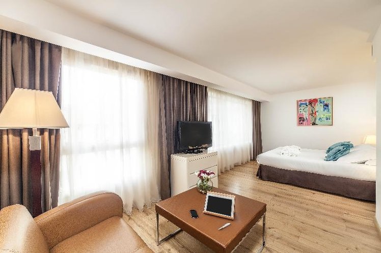 JUNIOR SUITE STANDARD Room