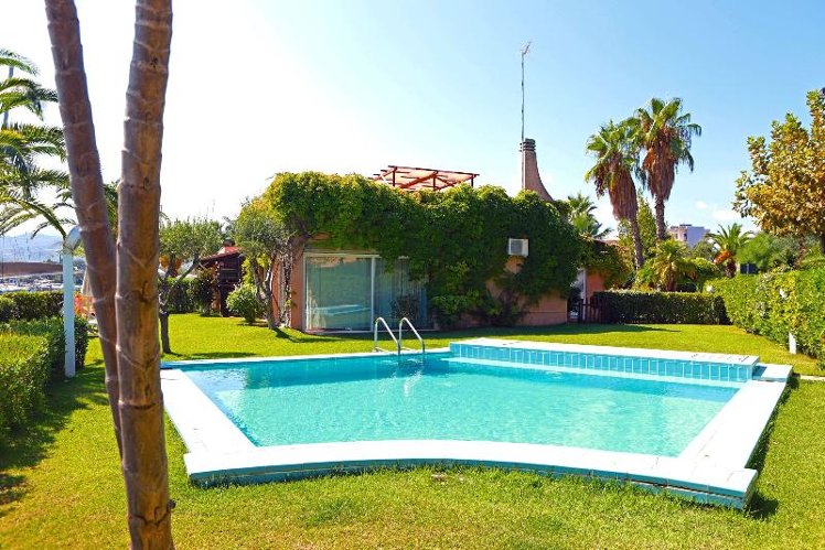 VILLA WITH PRIVATE POOL Room