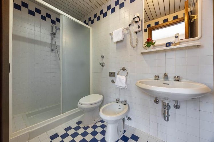 DOUBLE STANDARD Room