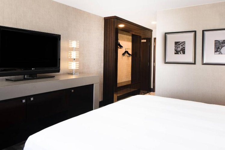 DOUBLE KING SIZE BED Room