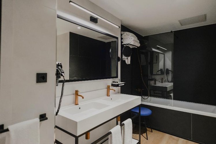 TRIPLE STANDARD Room
