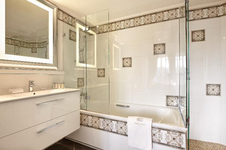 JUNIOR SUITE STANDARD Room