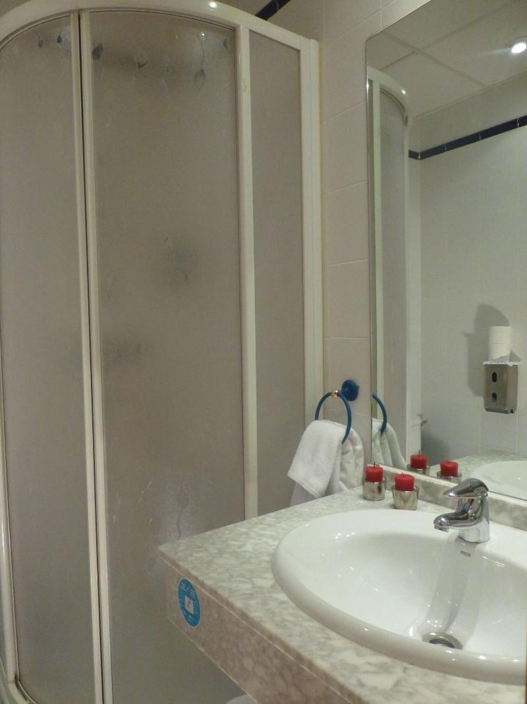 SINGLE STANDARD Room