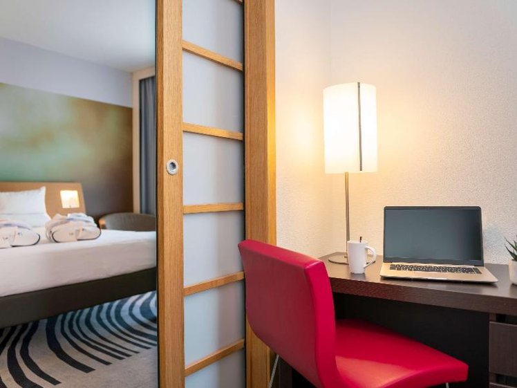 SUITE SUPERIOR KING BED Room