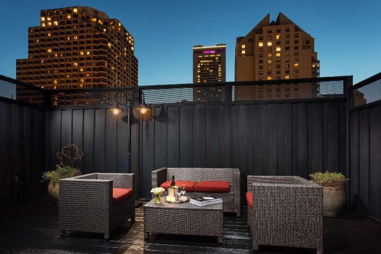 SUITE CITY VIEW KING BED Room