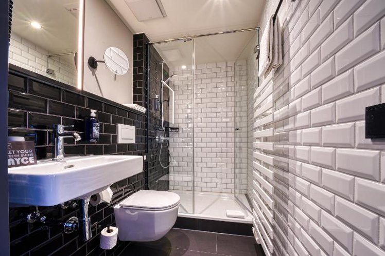 SINGLE STANDARD Room