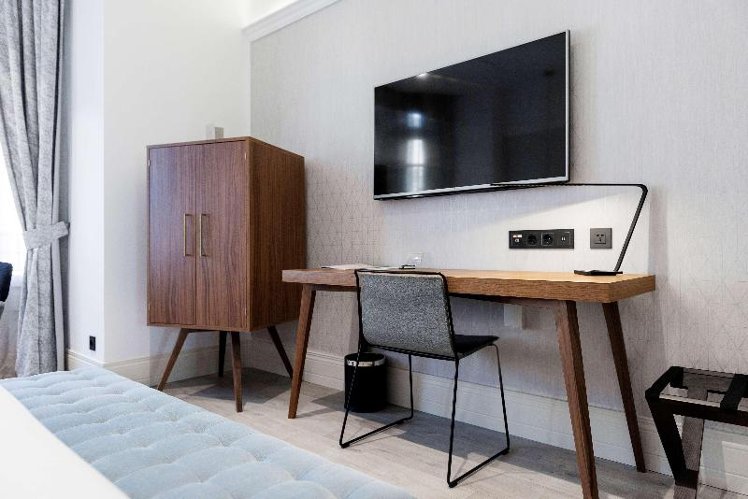 DOUBLE SUPERIOR KING BED Room