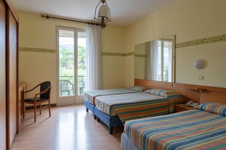TRIPLE STANDARD Room