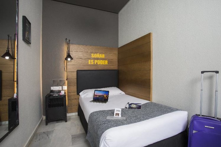 DOUBLE SINGLE USE STANDARD Room