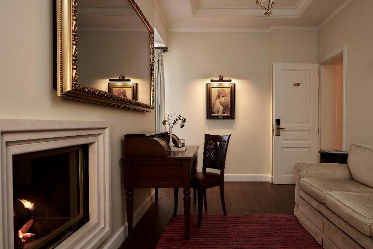 FAMILY ROOM CAPACITY 4 TWO BEDROOMS Room