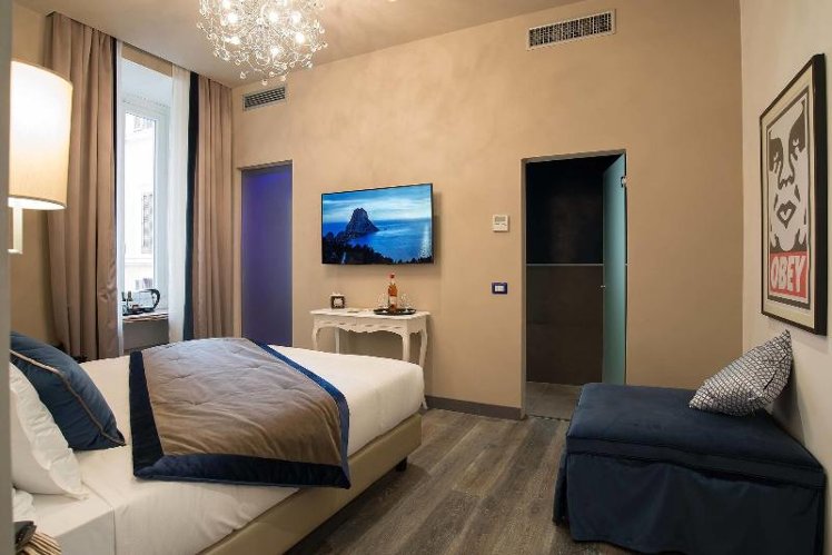 DOUBLE SUPERIOR QUEEN BED Room