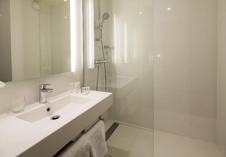 DOUBLE STANDARD Room