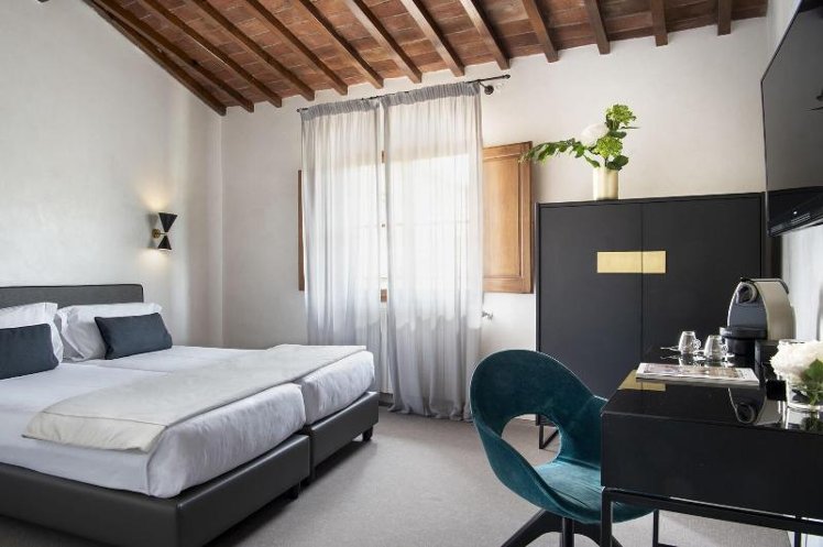 DOUBLE CLASSIC KING BED Room