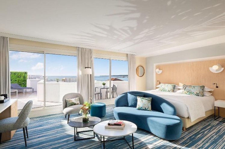 DOUBLE DELUXE KING BED Room