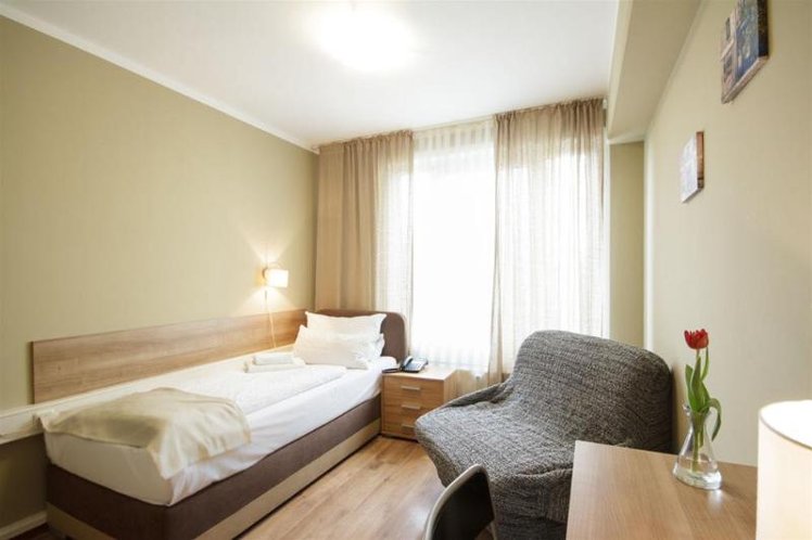 SINGLE STANDARD Room