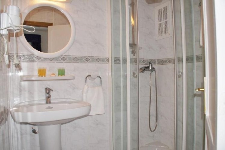 DOUBLE SINGLE USE STANDARD Room