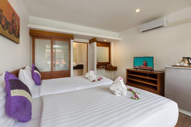 DOUBLE SUPERIOR POOL VIEW Room