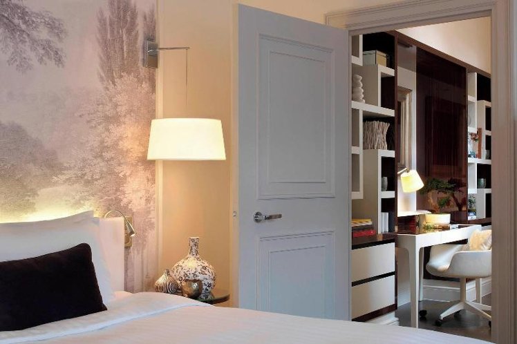 SUITE KING SIZE BED Room