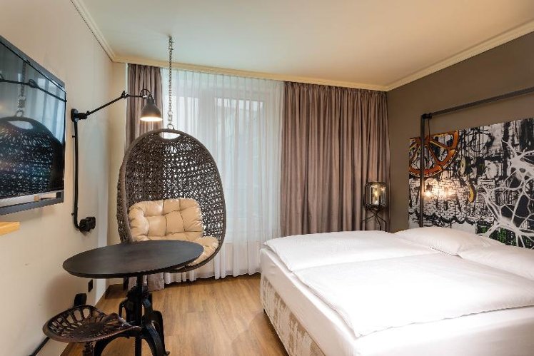 SINGLE STANDARD Room