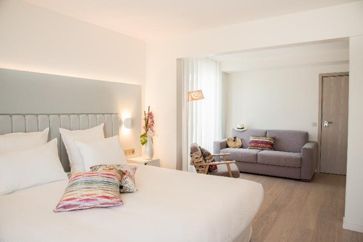 JUNIOR SUITE STANDARD Room