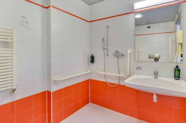 SINGLE Accessible Room