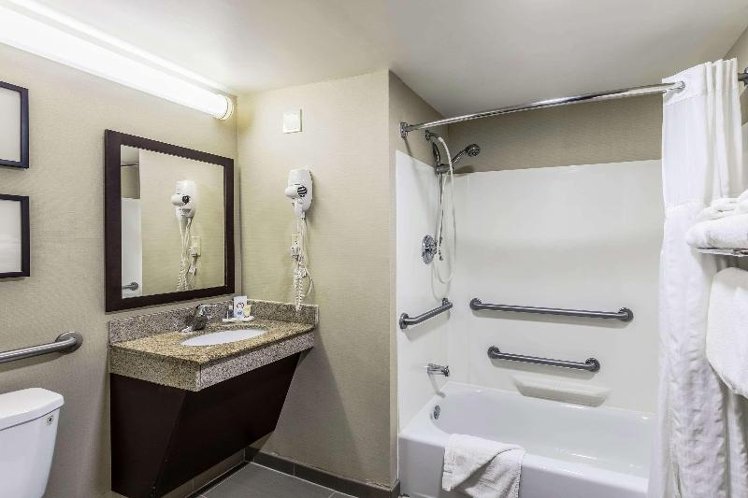 DOUBLE TWO QUEEN BEDS Room
