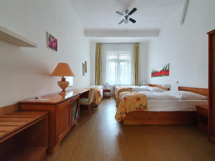 QUADRUPLE WITH SHARED BATHROOM Room